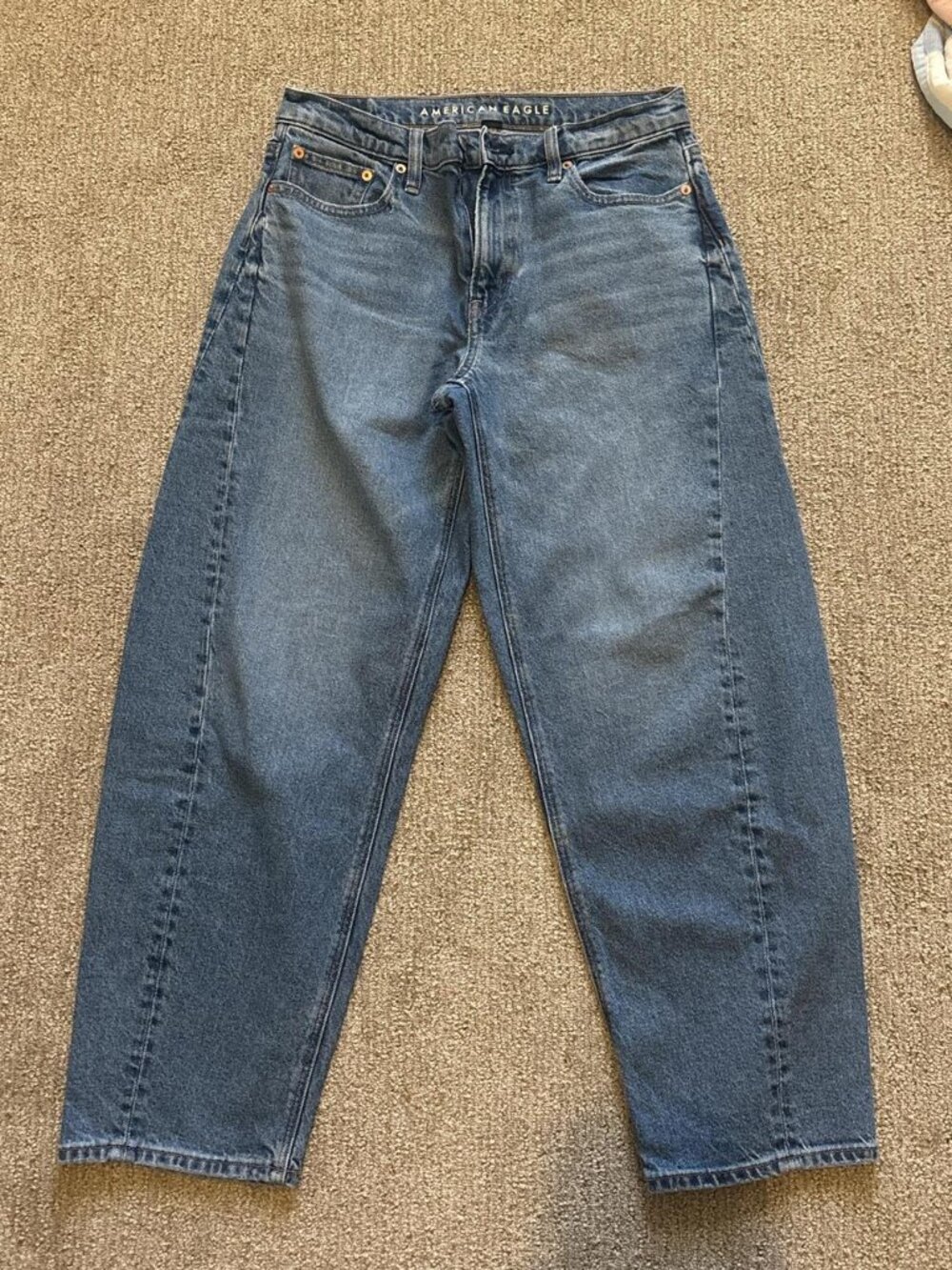 American Eagle Outfitters Women's Blue and Navy Jeans